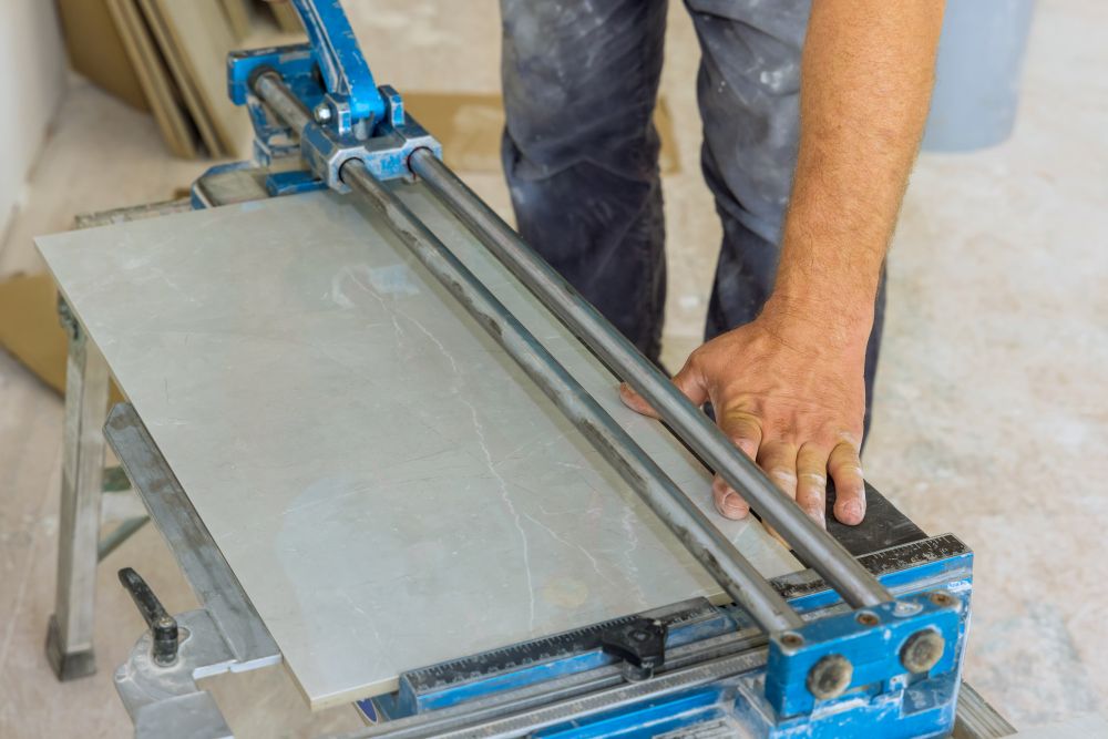 Manual vs. Electric Tile Cutters: What's the Difference? main image